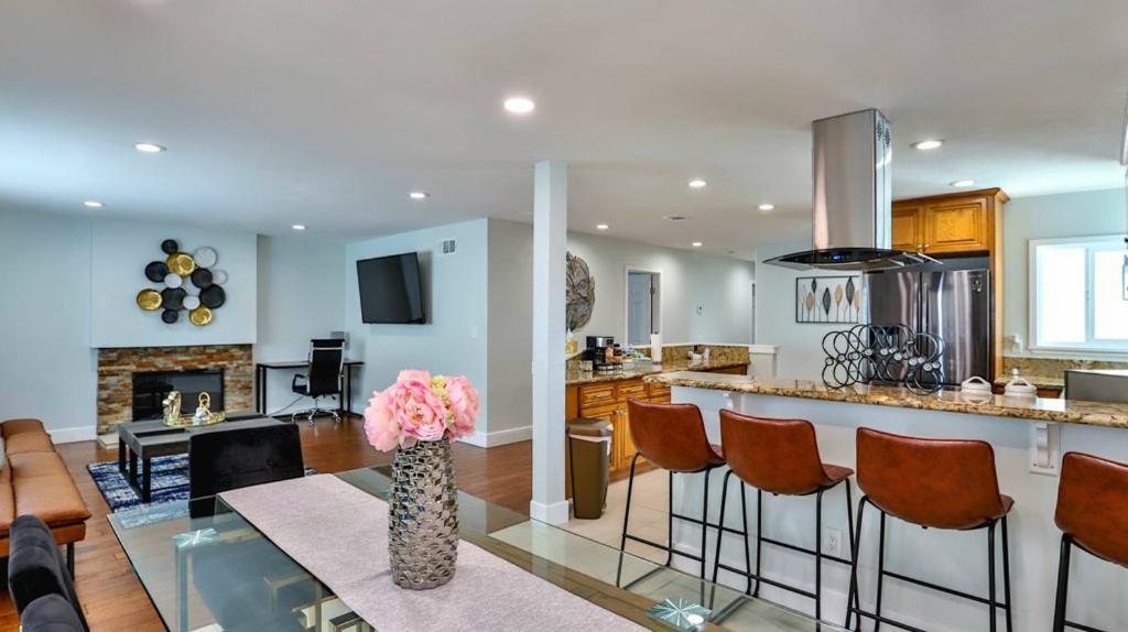 H&H Modern Lux 4Bd 1 King Suite 3 Queen Socal Disney Westminster Ngoại thất bức ảnh