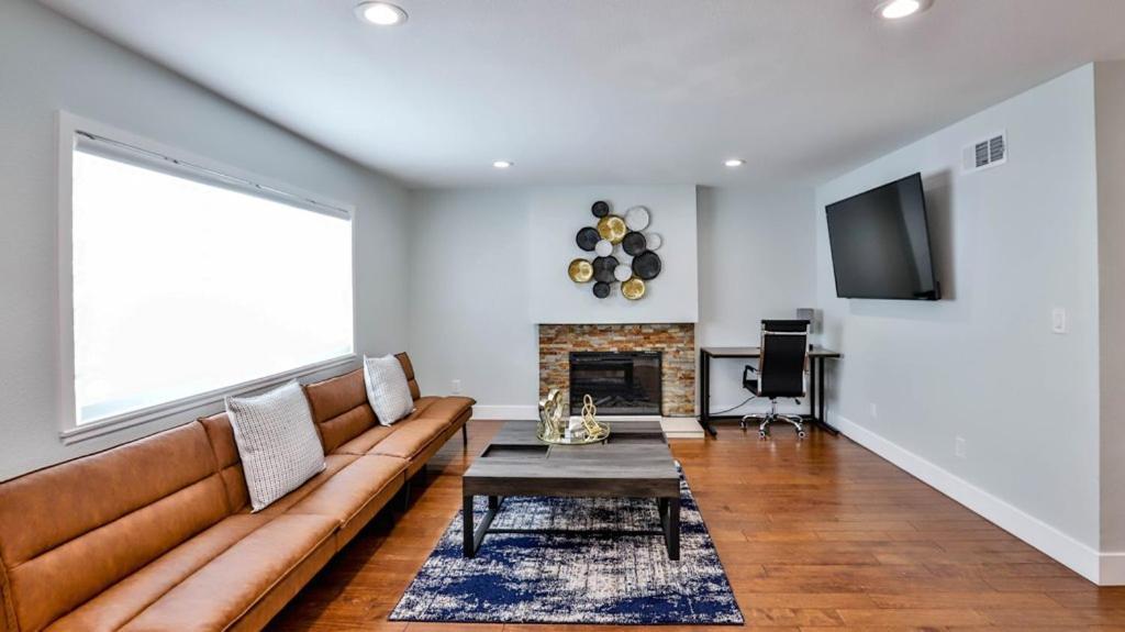 H&H Modern Lux 4Bd 1 King Suite 3 Queen Socal Disney Westminster Ngoại thất bức ảnh