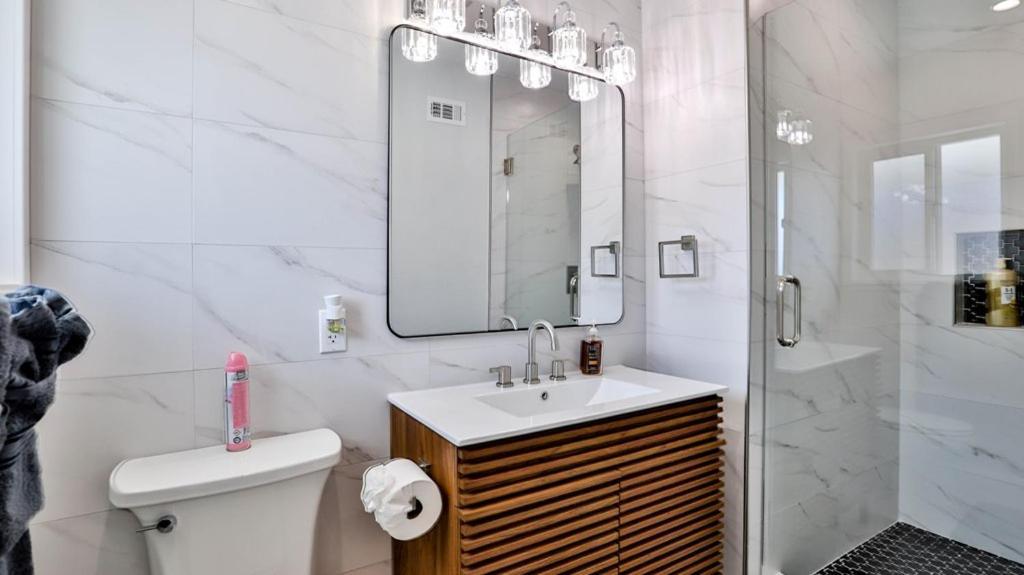 H&H Modern Lux 4Bd 1 King Suite 3 Queen Socal Disney Westminster Ngoại thất bức ảnh