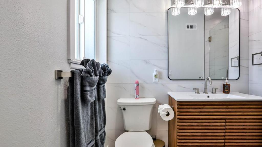 H&H Modern Lux 4Bd 1 King Suite 3 Queen Socal Disney Westminster Ngoại thất bức ảnh