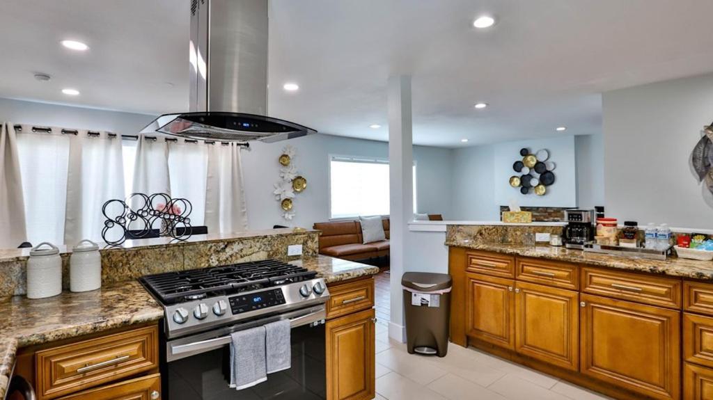 H&H Modern Lux 4Bd 1 King Suite 3 Queen Socal Disney Westminster Ngoại thất bức ảnh