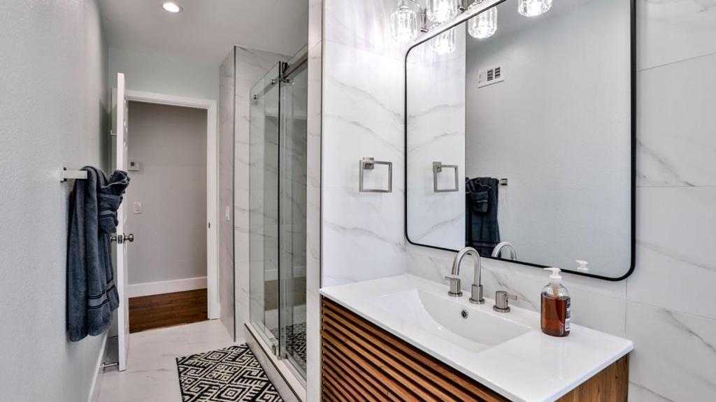 H&H Modern Lux 4Bd 1 King Suite 3 Queen Socal Disney Westminster Ngoại thất bức ảnh