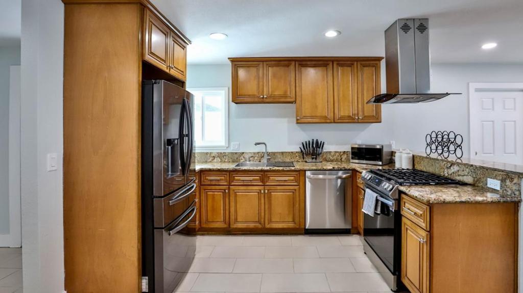 H&H Modern Lux 4Bd 1 King Suite 3 Queen Socal Disney Westminster Ngoại thất bức ảnh