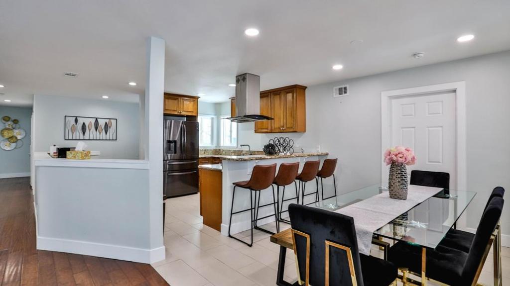 H&H Modern Lux 4Bd 1 King Suite 3 Queen Socal Disney Westminster Ngoại thất bức ảnh