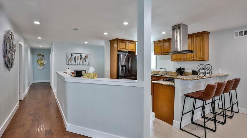 H&H Modern Lux 4Bd 1 King Suite 3 Queen Socal Disney Westminster Ngoại thất bức ảnh