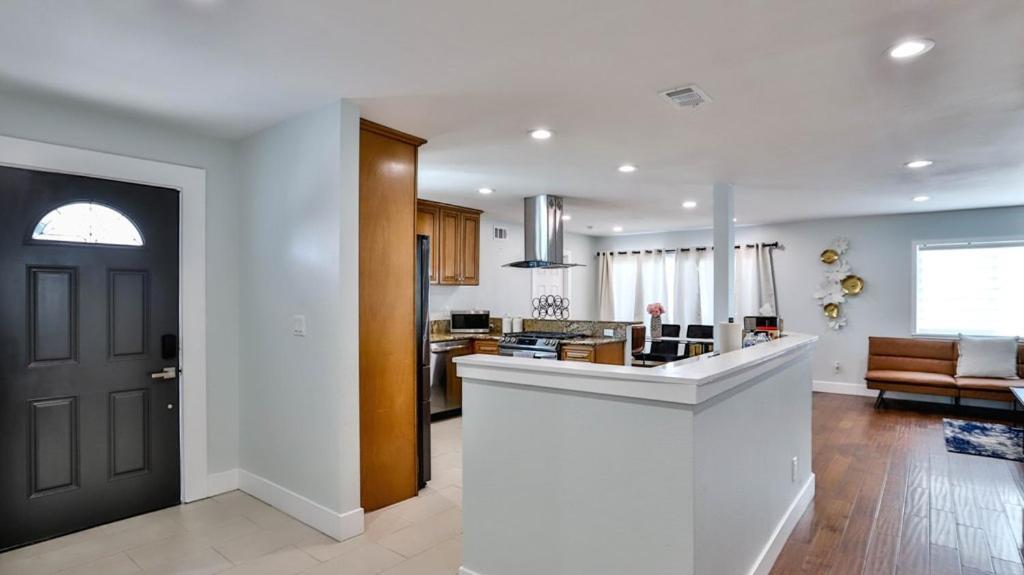 H&H Modern Lux 4Bd 1 King Suite 3 Queen Socal Disney Westminster Ngoại thất bức ảnh