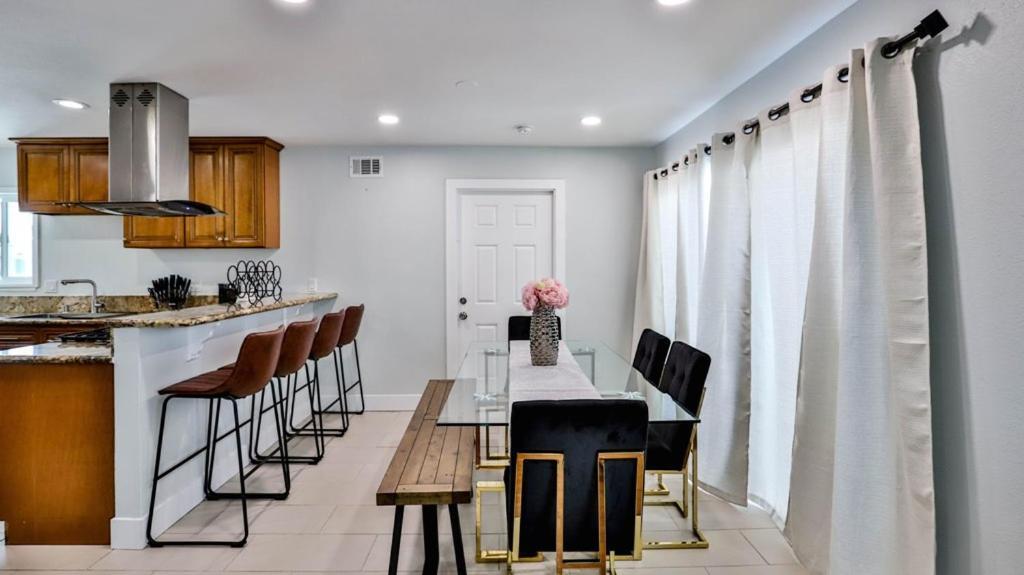 H&H Modern Lux 4Bd 1 King Suite 3 Queen Socal Disney Westminster Ngoại thất bức ảnh