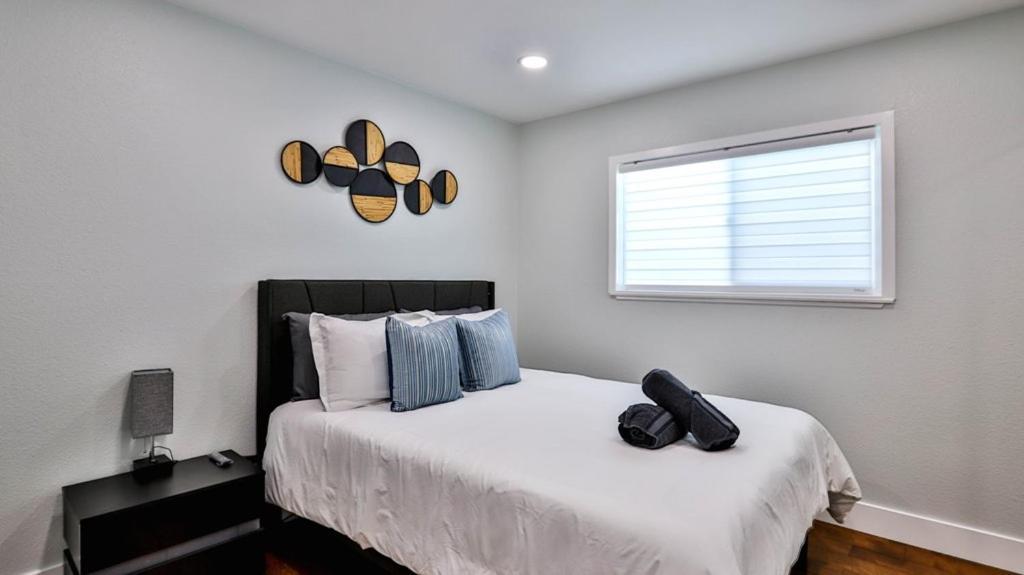 H&H Modern Lux 4Bd 1 King Suite 3 Queen Socal Disney Westminster Ngoại thất bức ảnh